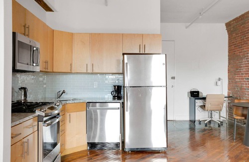 South End House | Furnished South End Studio w/Gym, W/D & Pool