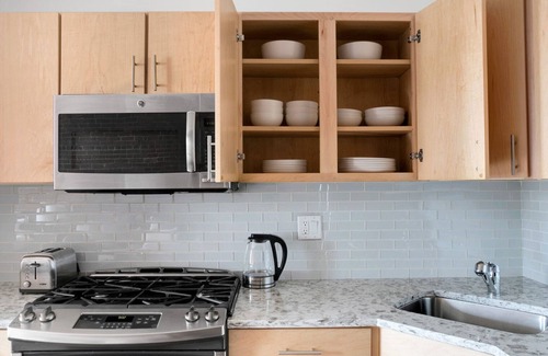 South End House | Furnished South End Studio w/Gym, W/D & Pool