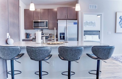 Deerwood Apartment | Fusion 1406 · Top floor modern getaway w/resort amenities!