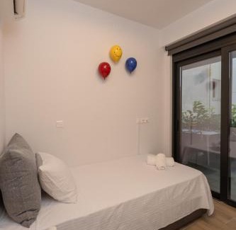 Platia Viktorias Apartment | Futuristic 2BD Apt by Metro & Pedion Areos Park