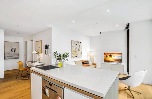 Fortitude Valley Apartment | FV Iconic Designer APT, Parking, Near CBD Qfv147-14