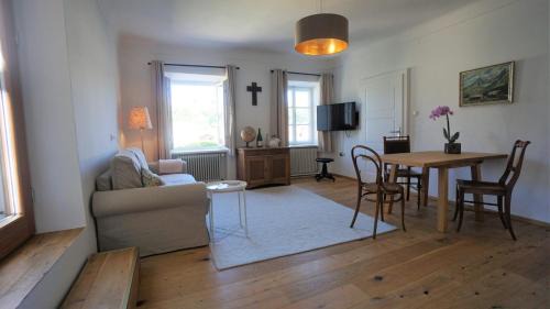 Ach Apartment | Gästehaus Burgblick im Weinhaus Pachler