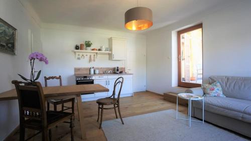 Ach Apartment | Gästehaus Burgblick im Weinhaus Pachler