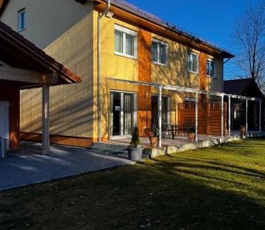 Traunreut House | Gästehaus Traunreut - Monteur und Gästezimmer -