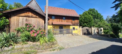 Schoenfeld-Weissig House | Gästehaus zum Rosengarten