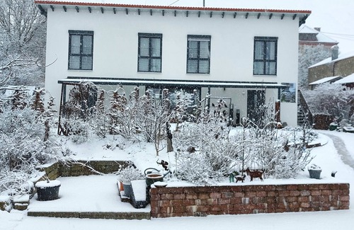Bad Urach Apartment | Gästezimmer FreiRaum 2-4, mit Dusche/WC, Sitzecke