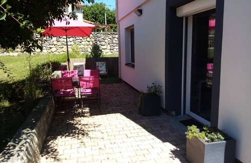 Coubon Apartment | Gîte 3* 'le temps d'une pause' with swimming pool