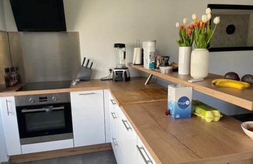 La Suze-sur-Sarthe House | Gîte confortable avec piscine, parking et Wi-Fi à La Suze-sur-Sarthe - FR-1-410-399