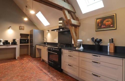 Pays de Mortagne-au-Perche House | Gîte de charme avec grand jardin, salle de jeux et animaux admis - FR-1-497-255