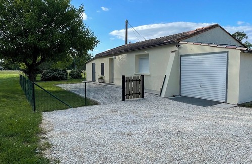 Lesparre-Medoc House | Gîte de Ferme Vigneronne Avec Ateliers Découvertes Apiculture
