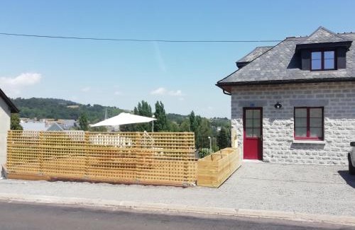 Besse-en-Chandesse House | Gîte de Granit Noir