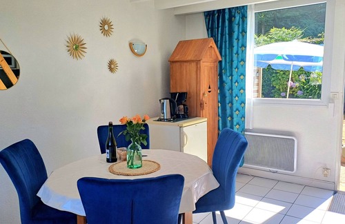 Trevou-Treguignec Condo | Gîte facing the sea 🌊