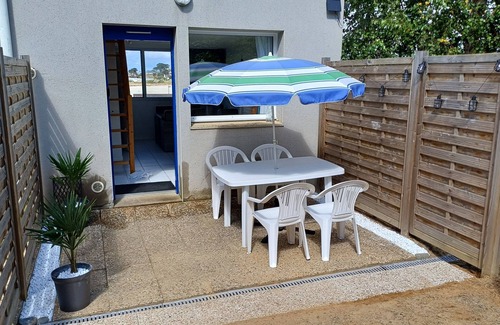 Trevou-Treguignec Condo | Gîte facing the sea 🌊