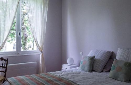 Mazirat House | Gîte familial en Auvergne avec jardin, ping-pong, proche stations thermales, animaux acceptés - FR-1-489-127