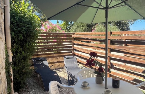 Saint-Paul-Trois-Chateaux Condo | Gîte Mentheclimterrassepiscine Collective