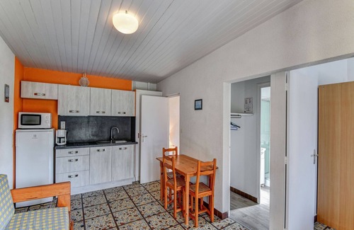 Saint-Savinien House | Gîte le Chêne Vert in a holiday park