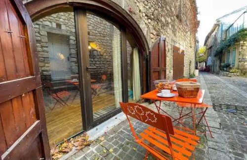 La Garde-Adhemar Apartment | Gîte Les Voûtes
