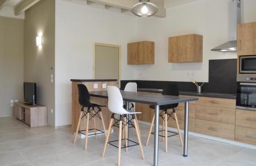 Chalain-le-Comtal House | Gîte Moderne avec Piscine Couverte Partagée à Chalain-le-Comtal - FR-1-496-236