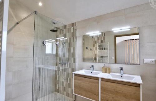 Pouilly-les-Feurs House | Gîte rénové avec spa privatif et vue nature - FR-1-496-303