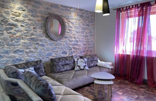 Pierrefitte-sur-Loire House | Gîte rénové à Pierrefitte-sur-Loire, vue sur campagne, proche parc Le Pal - FR-1-489-334