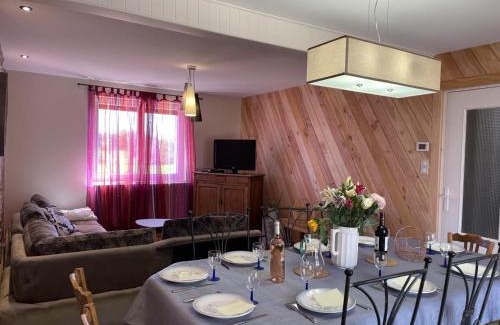 Pierrefitte-sur-Loire House | Gîte rénové à Pierrefitte-sur-Loire, vue sur campagne, proche parc Le Pal - FR-1-489-334