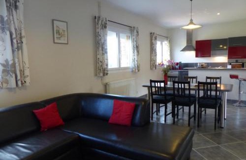 Isle-et-Bardais House | Gîte rural avec piscine partagée, vue forêt, proche étang Tronçais - FR-1-489-139