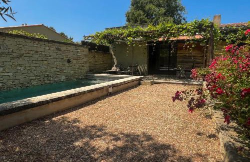 Lagnes House | Gîte tout confort - jardin et piscine chauffée