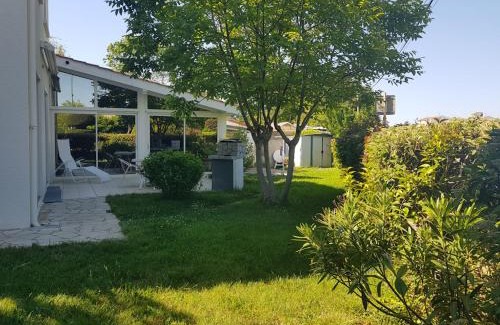 Aussonne Apartment | Gîtes pour groupe climatisé, parking, jardin proche Toulouse, Airbus, MEETT et aéroport