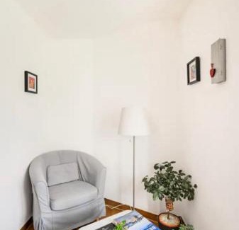 Loerrach Apartment | Günstiges grünes Ferienzimmer mit separater moderner Dusche