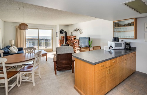 Gearhart Condo | G673 1 Bedroom 3rd floor No cleaning fees