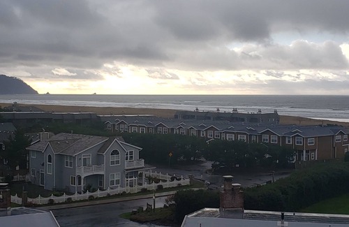 Gearhart Condo | G673 1 Bedroom 3rd floor No cleaning fees