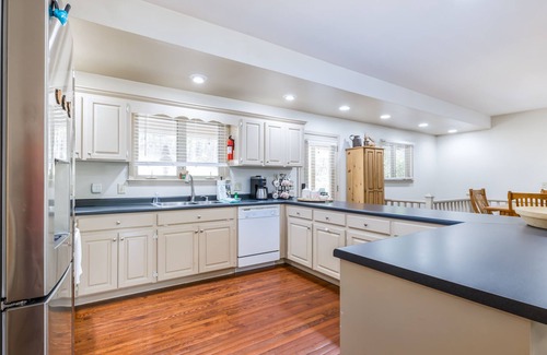 Demorest Cabin | Gaby's on the River - Perfect Vacation Home Short Walk to Chattahoochee River