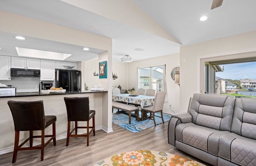 Harbor Oaks Condo | Gaetano's Getaway | Water Views, Boat Slip