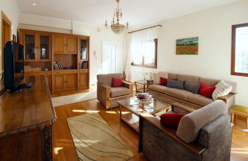Epanomi House | Gaia cottage with garden