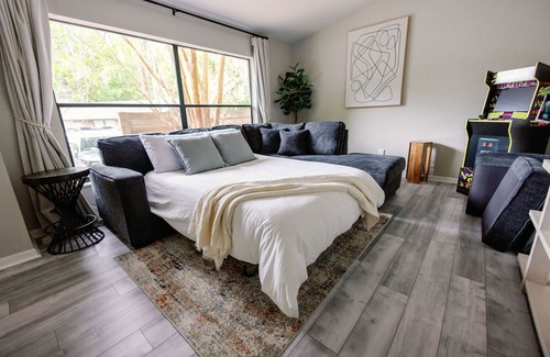 Gainesville Apartment | Gainesville Gem: 2/2 Near Shops & Restaurants