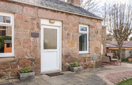 Ballater House | Gairnlea Cottage