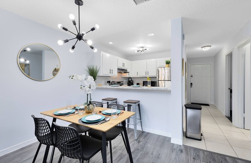Titusville Apartment | *Galaxy Getaway* *NASA*, Pool, BBQ, Gym, Arcade