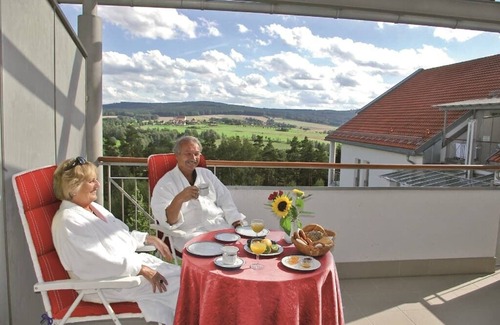 Neualbenreuth Apartment | Gallery apartment with conservatory