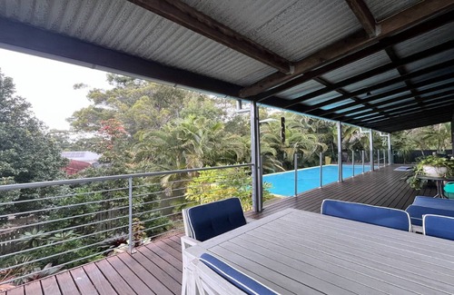 Little Mountain House | Gallery Place - ultimate family spot with pool & pool table!