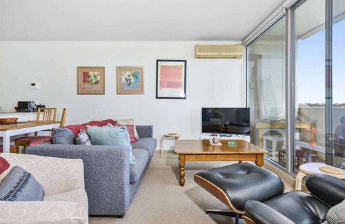 Kensington Apartment | Gallop to Your Getaway!