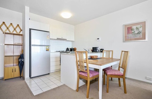 Kensington Apartment | Gallop to Your Getaway!
