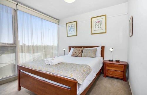 Kensington Apartment | Gallop to Your Getaway!