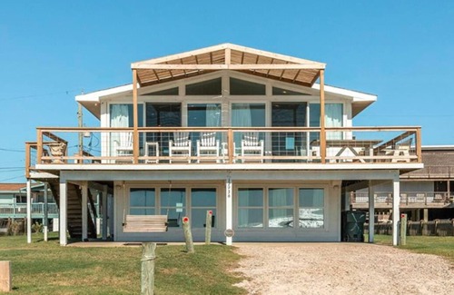 Bermuda Beach House | Galveston White House (Beachfront!)