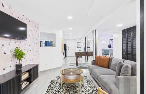 Wrigleyville Apartment | Game Day Flat Steps To Wrigley Cta