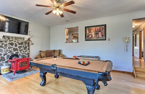 East Stroudsburg House | Game Room, Fire Pit Family-Friendly Poconos Haven