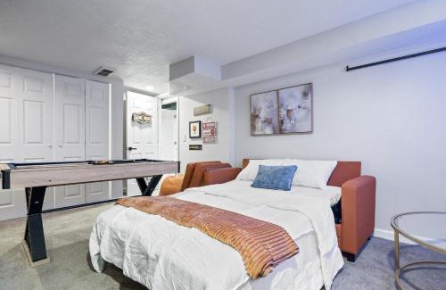 Indianapolis House | Game Room Retreat with Firepit and Gym, Sleeps 12