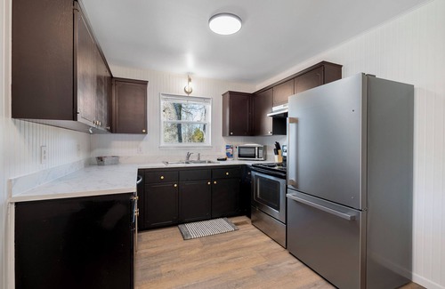 Bella Vista House | GameRoom, Trail access seconds away, cozy!