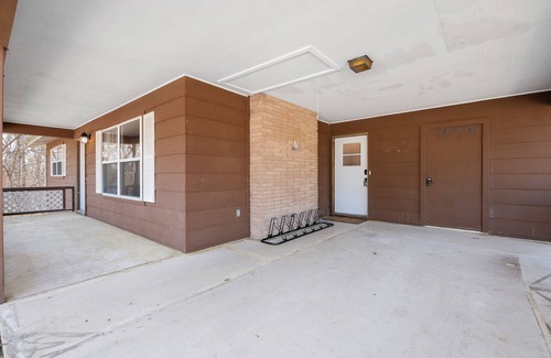Bella Vista House | GameRoom, Trail access seconds away, cozy!