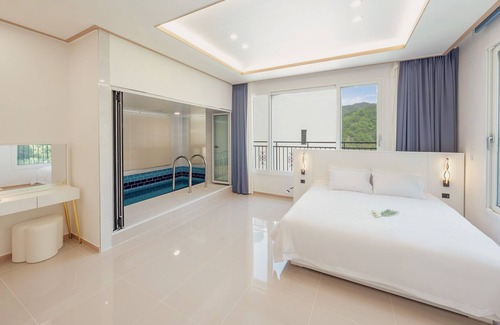 Gapyeong House | Gapyeong Laonjena Pool Villa