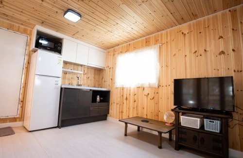 Oeseo House | Gapyeong White House Valley Pension